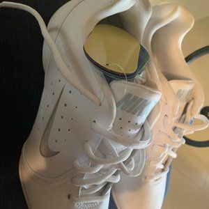 NIKE WHITE TENNIS SHOES NEW
